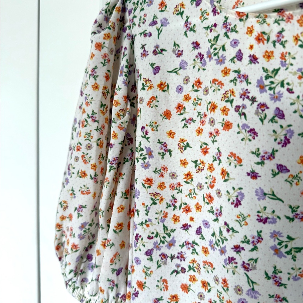 Elodie Women's Blouse Keyhole Back Short Sleeve Blouse In Ivory Floral